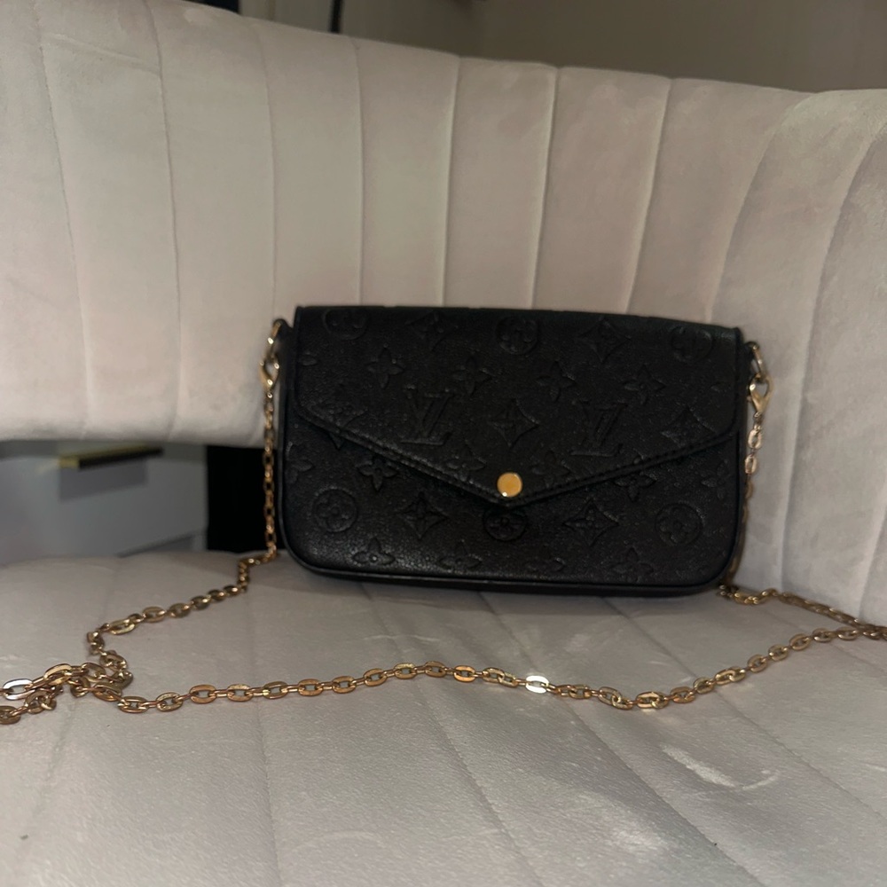 Elegant Black Chain Crossbody Bag